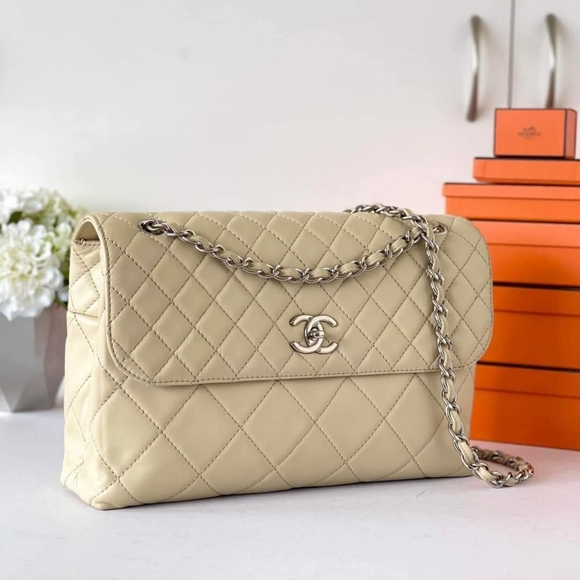 💯% Authentic Chanel Jumbo Single Flap Soft Lambskin in Beige SHW - Picture 2 of 6